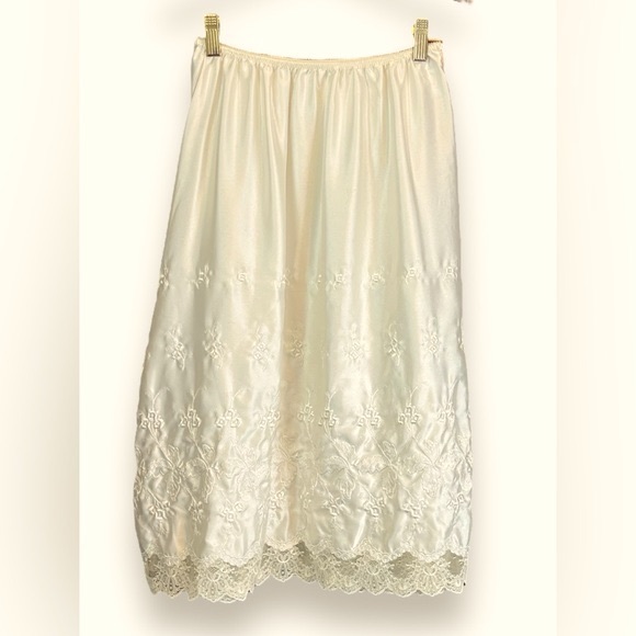 Victoria’s Secret Jewels by SLT Vintage Half Slip, Cream |L - Picture 6 of 17